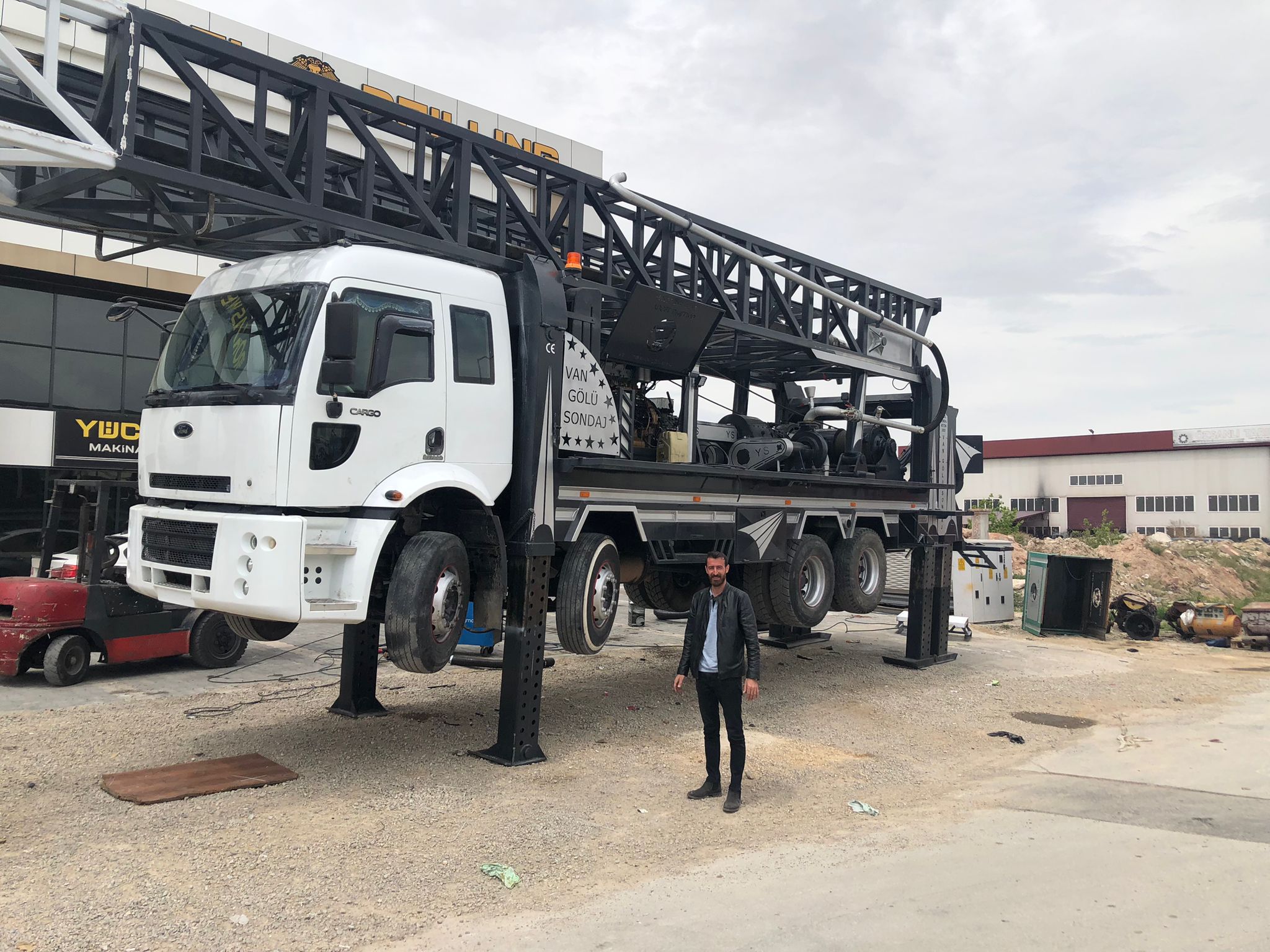 Van Gölü sondaj firmasına sondaj makinası tamamlanmıştır.