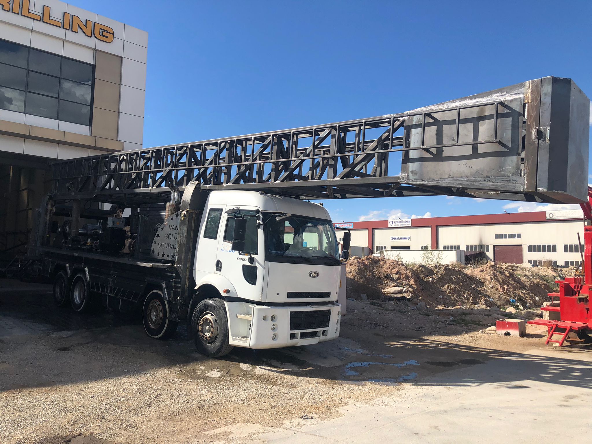 Van Gölü sondaj firmasına sondaj makinası tamamlanmıştır.