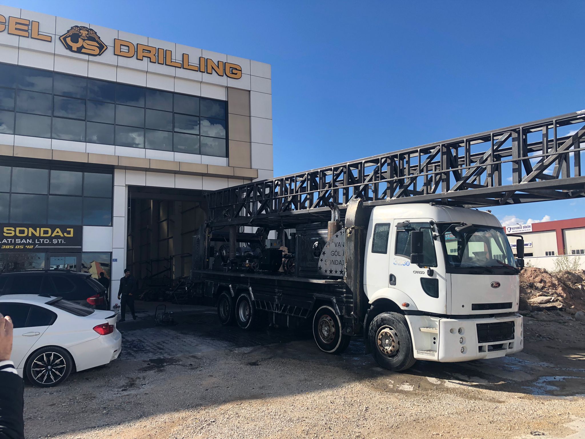 Van Gölü sondaj firmasına sondaj makinası tamamlanmıştır.
