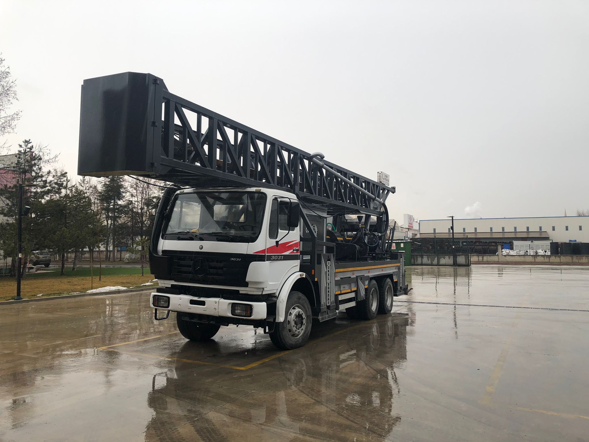 Tokel sondaj firmasına sondaj makinası tamamlanmıştır.