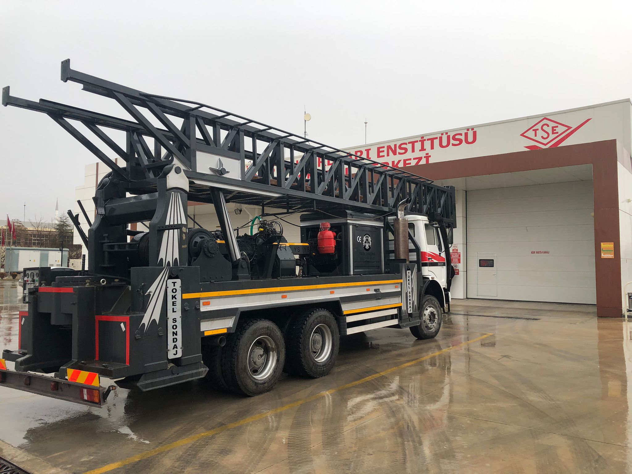 Tokel sondaj firmasına sondaj makinası tamamlanmıştır.